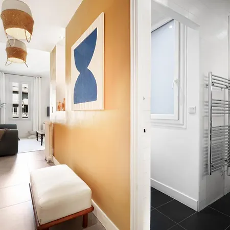 2 Climatisées Au Carré D Or à 5 Min Des Plages Et De La Promenade Des Dans Un Environnement Calme Apartamento