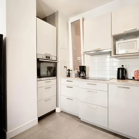 Apartamento 2 Climatisées Au Carré D Or à 5 Min Des Plages Et De La Promenade Des Dans Un Environnement Calme Niza